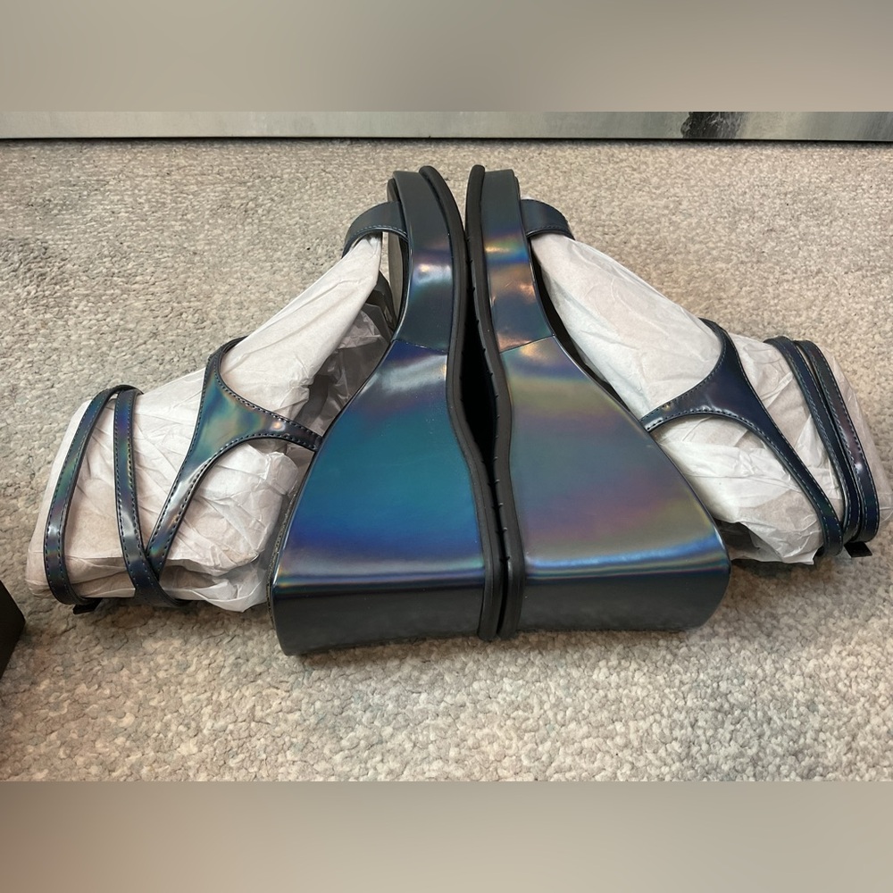 Vince Camuto Platform Wedge Sandal in Gunmetal Holographic ๐โจ - Size 7.5 (NIB) - Picture 11 of 16